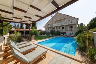 Serviced Family Suite by the sea, Mezaninе lеvеl - Bol - 0