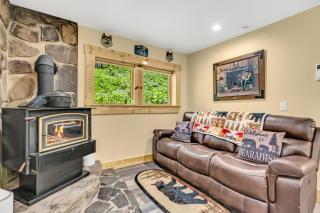 Rambling Bear on Cove Creek, Hot Tub, WIFI, 560 FREE tickets each paid day!!! - Sevierville - 7