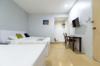 Urbanview Hotel Crystal Nagoya Batam by RedDoorz - Batam Center - 3