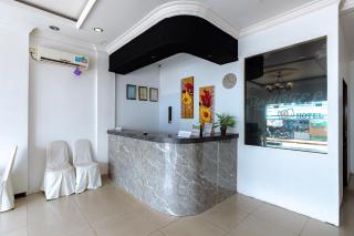Urbanview Hotel Crystal Nagoya Batam by RedDoorz - Batam Center - 1