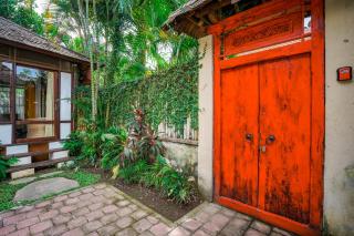 Villa Pagoda, Sumptuous 4BR Villa with Tropical Vibes in Seminyak - Legian - 9