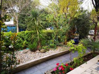 Sandy Beach Apartments - 8