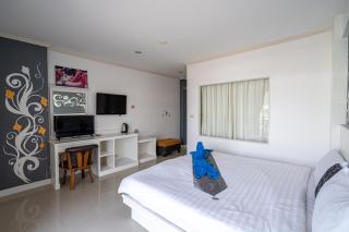 Santi White House Patong - 4