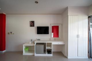 Santi White House Patong - 2