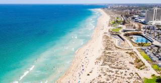 The “Pretty Beach House” - Perth - 1