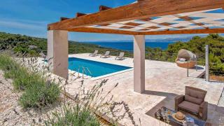 A gorgeous villa on a private property on the island Brač - Pučišća - 9