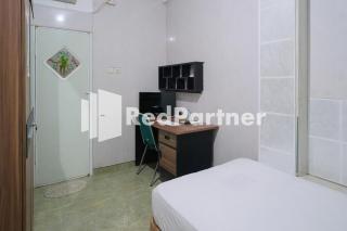 Pondok Hijau Syariah Mitra RedDoorz At Citraland Surabaya - 2