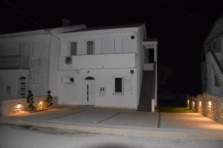 Apartment Bogdan 3 - Povljana - 1