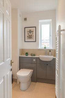 4 Bed City House with Private Garden and Parking - 1