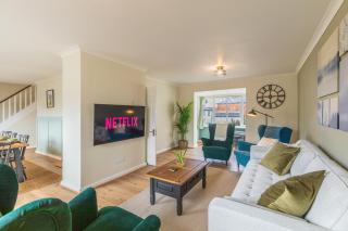 4 Bed City House with Private Garden and Parking - 0