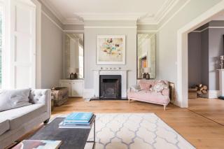 Townhouse - free parking, garden & games room - 4