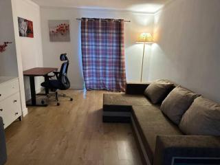 Spacious 3-Bed House with car park near Heathrow - Hounslow - 4