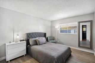 Vacation House! 6BR, FREE Heated Pool, Arcade & Hot Tub - Phoenix - 2