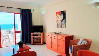 Seaside Serenity: 1BR with Breathtaking Ocean View - Quarteira - 2