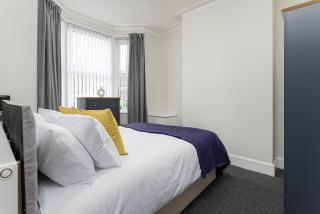 Toft House - Air Host & Stay - Free Parking - Liverpool - 1