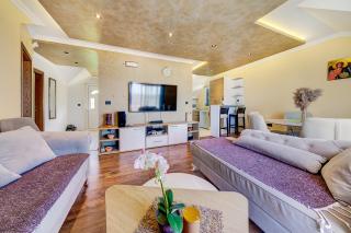 Twin Street Apartments - 1