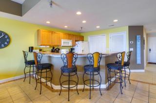 Lakefront Osage Beach Condo Balcony and Pool Access - Osage Beach - 5
