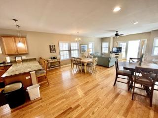 Beach Block 4 Bedroom with POOL - 1