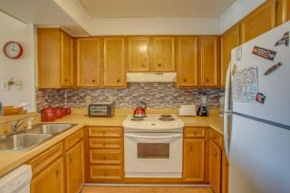 Walk to Ocean Myrtle Beach Condo with Screened Deck - Myrtle Beach - 4