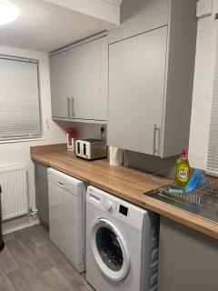 Comfy Home for Contractors and Families with Free Parking - Sage View - Aldershot - 5