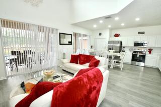 483-Stunning 6 bed home with private pool overlooking quiet conservation area - 5