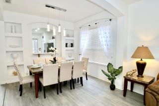 483-Stunning 6 bed home with private pool overlooking quiet conservation area - 4