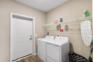 Elegant 3BR/2BA Condo Near Beaches & Attractions - 9