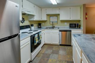 Breezy Fort Walton Townhome about 5 Mi to Beach! - Fort Walton Beach - 4