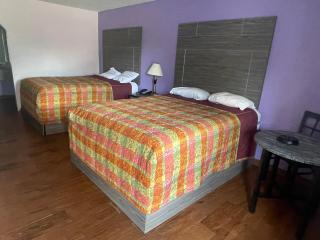 The village inn - Denham Springs - 4