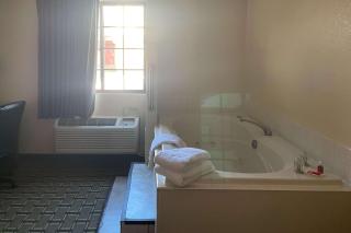Econo Lodge - Kalamazoo - 2