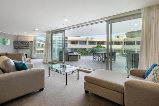 Oceanside Apartment with Garden Views - Mount Maunganui - 7