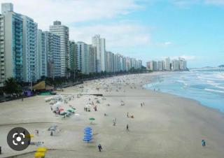 Apartamento pé na areia inteiro-4 quartos 3 cama casal ,4 camas solteiro-3 salas cozinha - 1