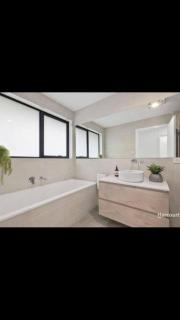 Spacious House Close to Hobart CBD WiFi and New Sony QLED Smart TV - Moonah - 7