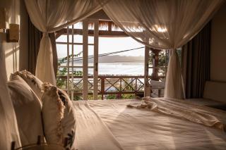 Serenity Luxurious Beachfront Villa & Spa with private Infinity Pool, 8 Guests - Gili Air - 2