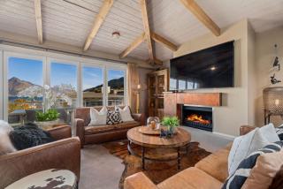 The Village Green Apartment - 9