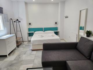 Allo Apartments "Real Escuela" Centro Loft - Jerez de la Frontera - 3
