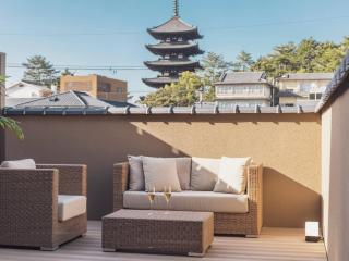 Ryokan Asukasou at the entrancne of Nara park - Nara - 5