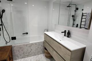 Homely Apartment In Sought After Building - Sydney - 6