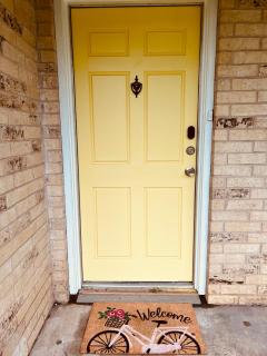 The Lil' Yellow Door8 - 8
