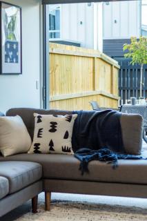 City Lights Retreat with Carpark 2 Bed 2 Bath - Christchurch - 5