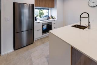 City Lights Retreat with Carpark 2 Bed 2 Bath - Christchurch - 7