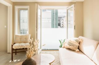 Stay Urban - Stylish Scandinavian Gem with French Balcony - 9