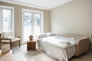 Stay Urban - Stylish Scandinavian Gem with French Balcony - Bergen - 2