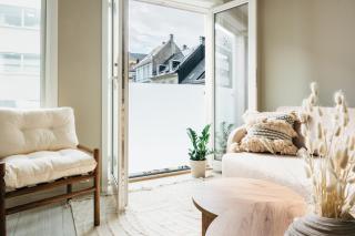 Stay Urban - Stylish Scandinavian Gem with French Balcony - Bergen - 5