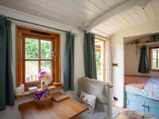 Hurdlemakers Hut - 5