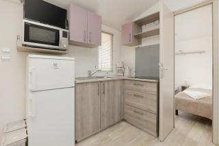 Domki Wakacyjne "Wolności" - Grill, Relax w Balii z Jacuzzi & Taras by Noclegi Renters - Kołczewo - 6