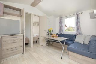 Domki Wakacyjne "Wolności" - Grill, Relax w Balii z Jacuzzi & Taras by Noclegi Renters - 1