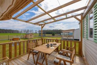 Domki Wakacyjne "Wolności" - Grill, Relax w Balii z Jacuzzi & Taras by Noclegi Renters - Kołczewo - 9