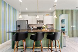 Stylish Cozy Family Getaway with Private Pool and Lake View - Kissimmee - 4