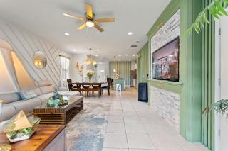 Stylish Cozy Family Getaway with Private Pool and Lake View - Kissimmee - 9